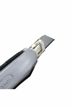 İZELTAŞ PRO METAL GÖVDE MAKET BIÇAĞI 18MM