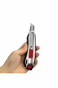 İZELTAŞ PRO METAL GÖVDE MAKET BIÇAĞI 18MM